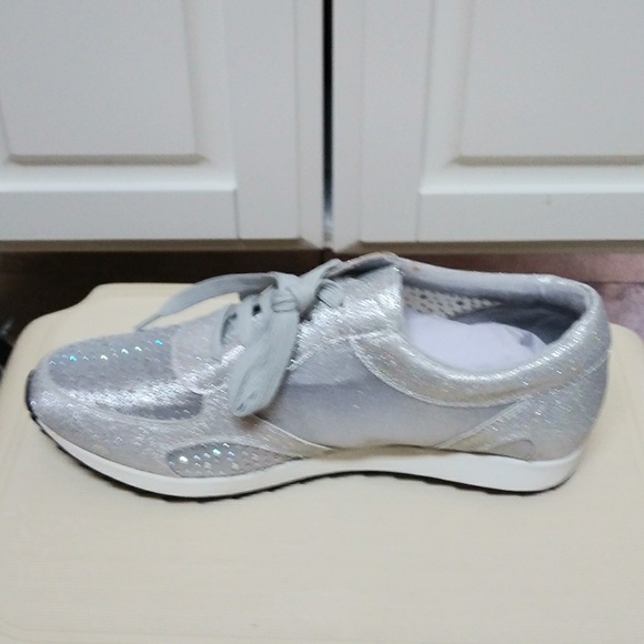 New WOMEN'S RHINESTONE STUDDED FASHION SNEAKER - Picture 5 of 8